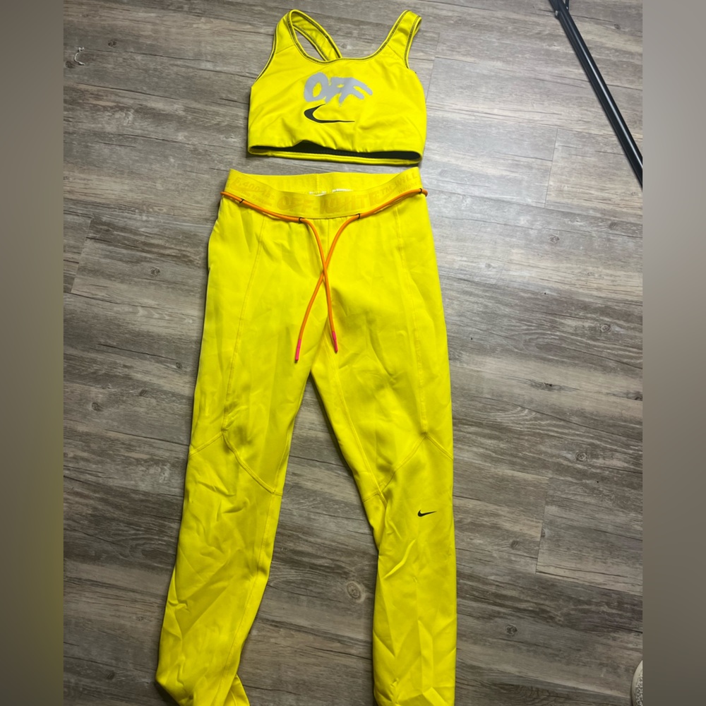 Size Medium in two piece set OFFWHITE